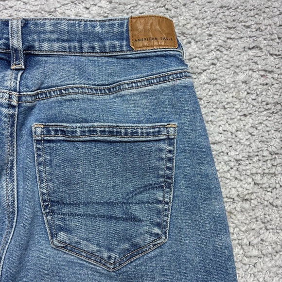 American Eagle Jeans Womens 4 Long Mom Jean Strigid Stretch Distressed Knee Hole - Picture 6 of 7